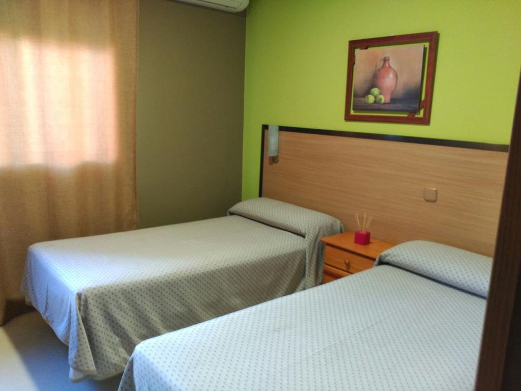 Hostal Ds Velilla de San Antonio Exteriör bild