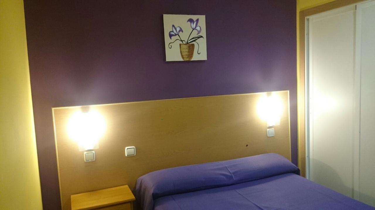 Hostal Ds Velilla de San Antonio Exteriör bild