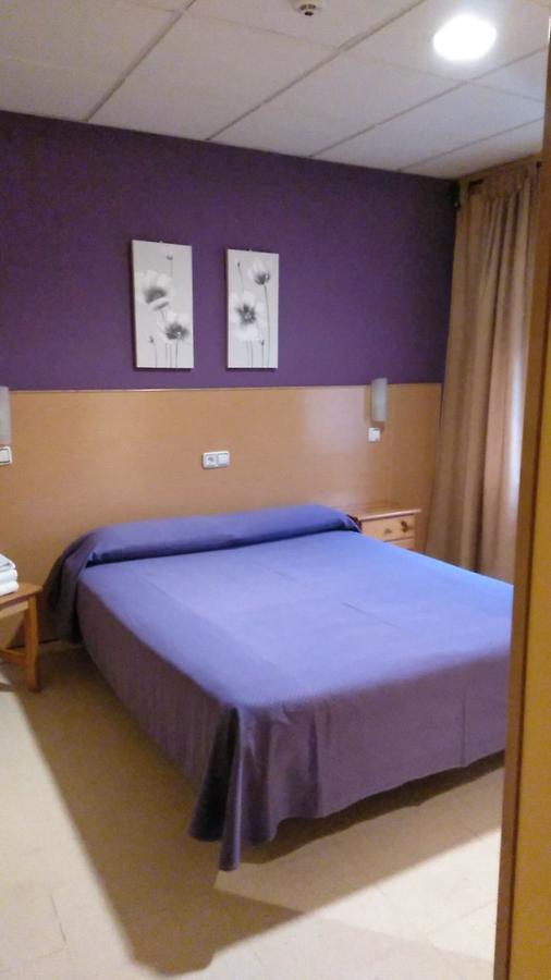 Hostal Ds Velilla de San Antonio Exteriör bild